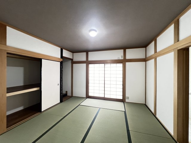 奈良県大和郡山市矢田町の和室|8帖の広々とした和室です。