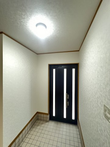 奈良県大和郡山市矢田町の玄関|親子扉の玄関です。