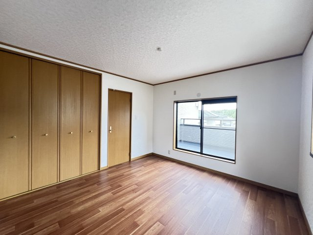 奈良県大和郡山市矢田町の寝室|約8帖のゆとりのある寝室です。