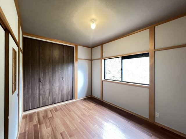 奈良県大和郡山市矢田町の洋室|各居室収納完備です♪