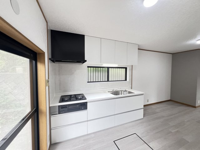 奈良県大和郡山市矢田町の居間・リビング|床下収納＆物入ございます♪