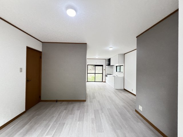 奈良県大和郡山市矢田町の居間・リビング|ダイニングスペースとのメリハリがある間取りです。