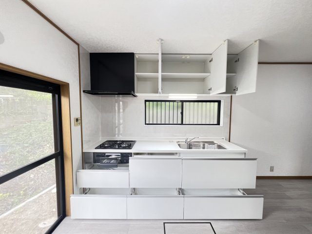 奈良県大和郡山市矢田町のキッチン|上部までしっかり収納できます。