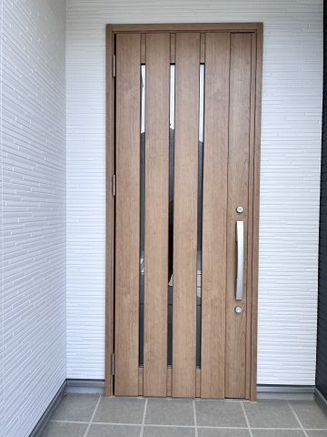 桜井市大字芝４区画の玄関|洋風のお洒落な玄関ドアです！

