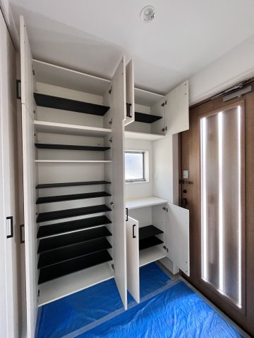 桜井市大字芝４区画の収納|コンパクトなシューズボックスです。背が高いので意外と収納できますよ♪