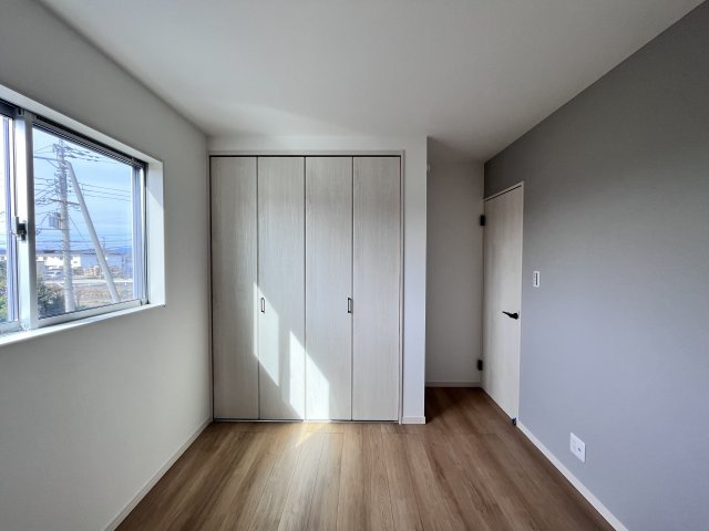 桜井市大字芝４区画の洋室|2Fは３タイプのお部屋になっています。どのお部屋もクローゼットあり！
