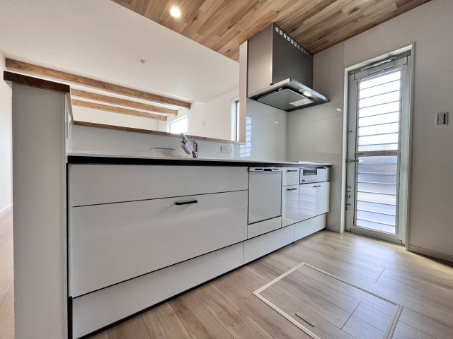 桜井市大字芝４区画のキッチン|引き出しはスライド式になっていて使いやすく、たくさん収納することができますよ♪
