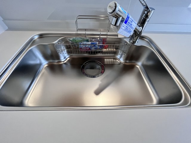 桜井市大字芝４区画のキッチン|広々シンクで、リビングから洗い場の手元も隠れています！
