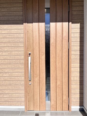 桜井市大字芝４区画の玄関|洋風のお洒落な玄関ドアです！
