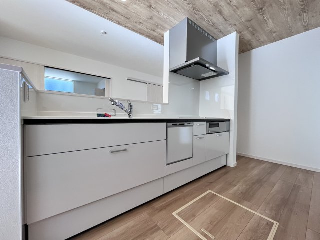 桜井市大字芝４区画のキッチン|引き出しはスライド式になっていて使いやすく、たくさん収納することができますよ♪
