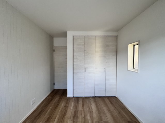 桜井市大字芝４区画の洋室|2Fは３タイプのお部屋になっています。どのお部屋もクローゼットあり！
