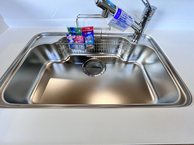 桜井市大字芝４区画のキッチン|広々シンクで、リビングから洗い場の手元も隠れています！
