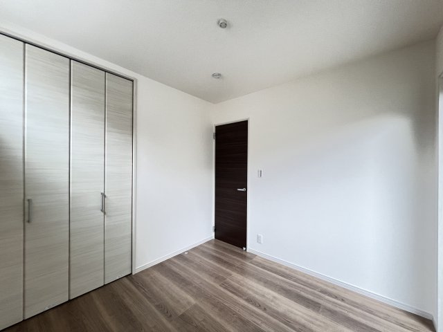 橿原市北妙法寺町5期全1棟の内装|廊下から車庫にいけます。荷下ろしも楽々です♪