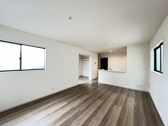 橿原市北妙法寺町5期全1棟の居間・リビング|新鮮な2階リビング。南面リビングで明るいです！