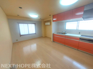 【居間・リビング】 | 尼崎市昭和通２丁目中古テラスハウス | 2階LDKです♪定期的にリフォーム・メンテナンス・屋上の防水加工を前所有者様が行っておりましたので綺麗です！！