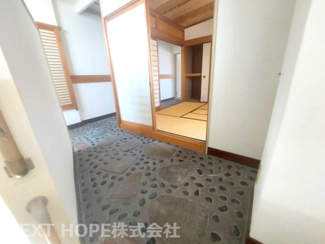 【内装】 | 尼崎市昭和通２丁目中古テラスハウス | 4階廊下部分は石畳になっており、奥には和室がございます！！
