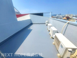 【バルコニー】 | 尼崎市昭和通２丁目中古テラスハウス | ５階には広いルーフバルコニーがございます！！陽当たり良好です！！
