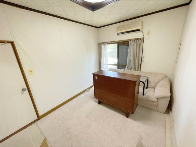 城北町戸建貸家の洋室