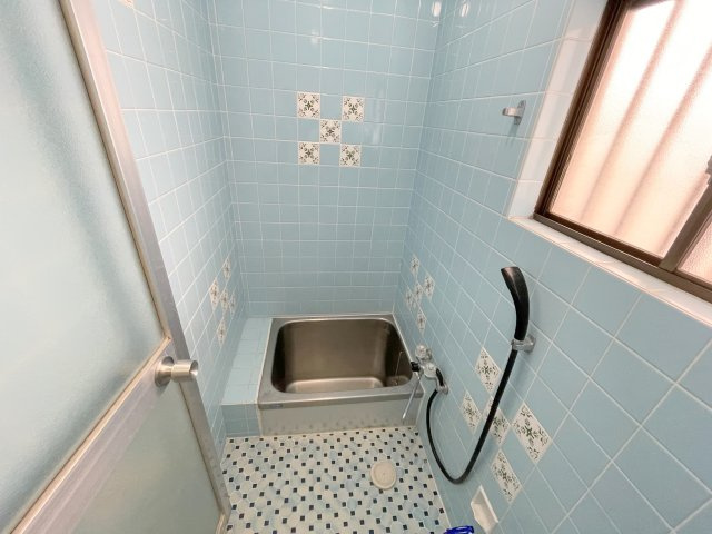 城北町戸建貸家の浴室