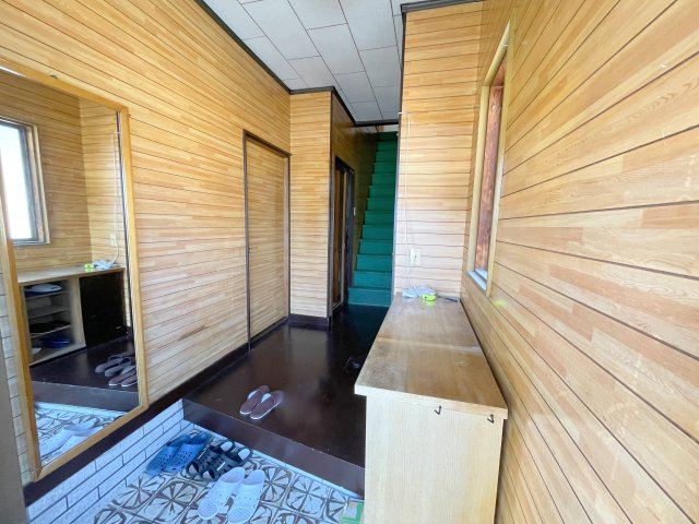 城北町戸建貸家の玄関