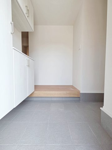 【玄関】 | 東海市第１中央町　１号棟