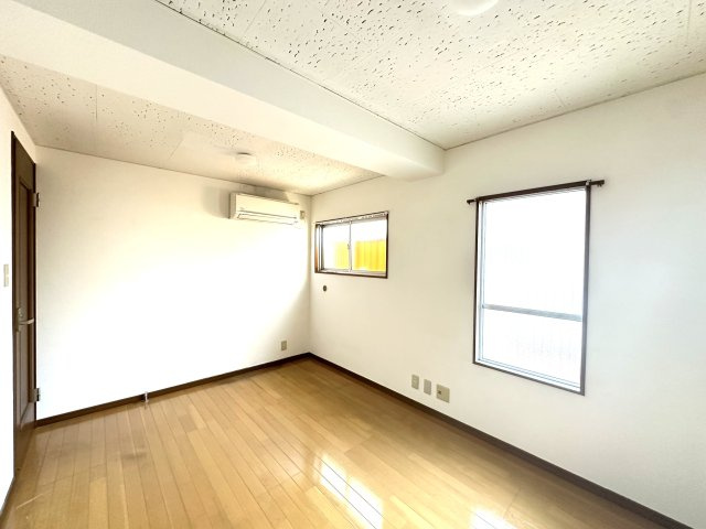 メゾンホクソーの洋室|窓から差し込む光と、ほどよい広がりが心地よい洋室。インテリアのアレンジも思いのまま。気分に合わせて暮らしを整える、自由な余白があります。