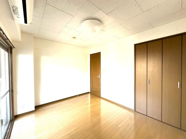 メゾンホクソーの洋室|ふと深呼吸したくなるような、開放感と落ち着きに満ちた洋室。お気に入りの家具や雑貨を並べて、自分らしい“心地よさ”を形にできる空間です。