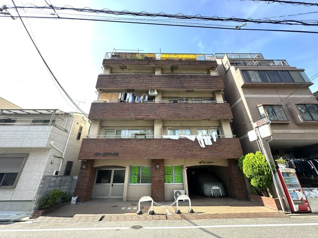 メゾンホクソーの外観|経年とともに深まる風格を感じさせる、上質な外観デザイン。