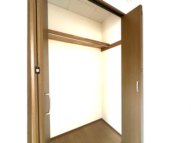 メゾンホクソーの収納|暮らしをすっきり整える豊富な収納スペース。衣類から日用品までしっかり収まり、住まい全体が美しく保てます。