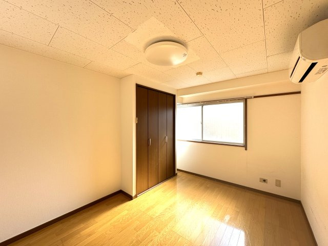 メゾンホクソーの洋室|静かに流れる時間と、心がゆるむ光のグラデーション。この洋室は、暮らす人の感性を受け止めて、日常を美しく彩ります。