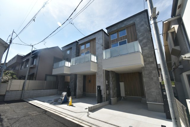 西落合4丁目・新築戸建の前面道路含む現地写真