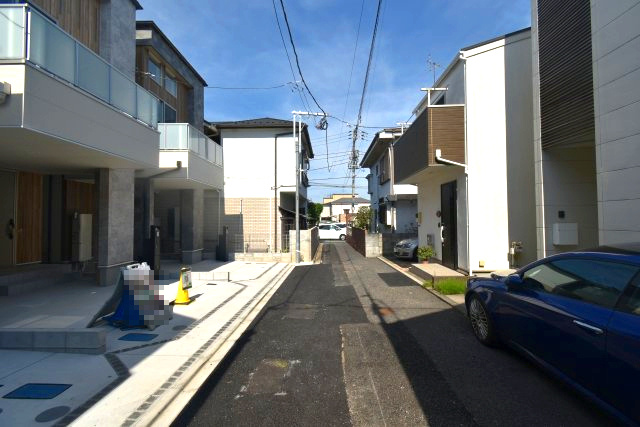 西落合4丁目・新築戸建の前面道路含む現地写真
