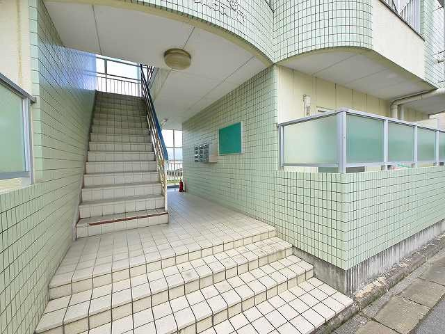 ラックハウスのエントランス|落ち着いたエントランスです