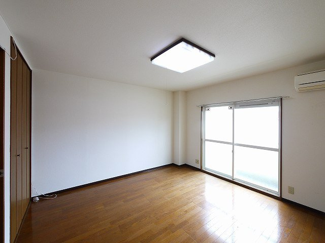 ラックハウスの洋室|使い勝手のいい洋室です