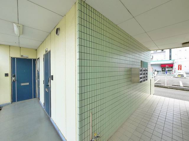 ラックハウスのエントランス|清潔なエントランスです