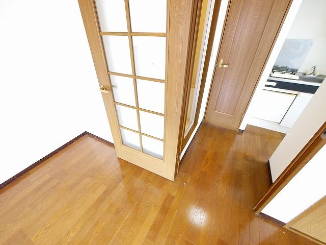 ラックハウスの洋室|明るい洋室です