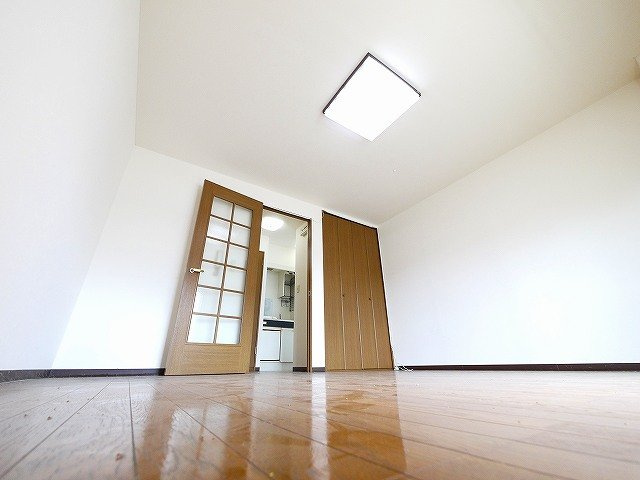 ラックハウスの洋室|ゆったりした洋室です