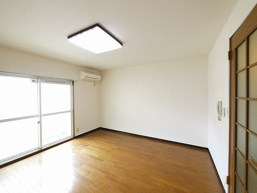 こちらの居間で趣味の時間をお楽しみください