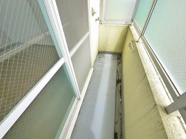 ラックハウスのバルコニー|バルコニーからの眺めを楽しみながら食事をしませんか