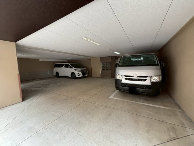 メゾントーワの駐車場