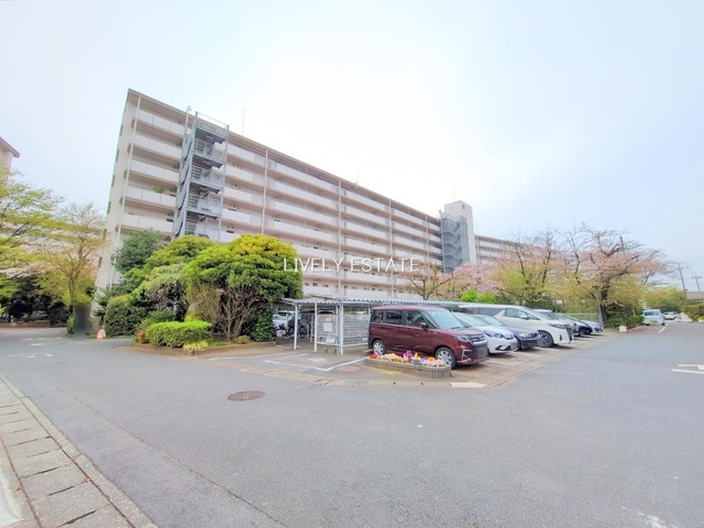越谷ファミリータウンB棟の外観