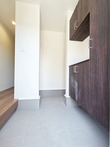 【玄関】 | 東海市第１中央町　２号棟