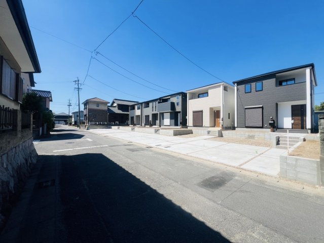 碧南市沢渡町182『仲介手数料無料』新築戸建ての前面道路含む現地写真