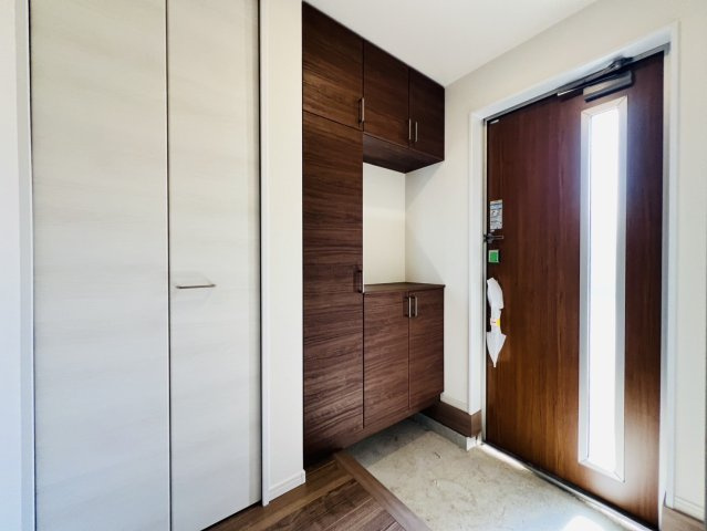 碧南市沢渡町182『仲介手数料無料』新築戸建ての玄関