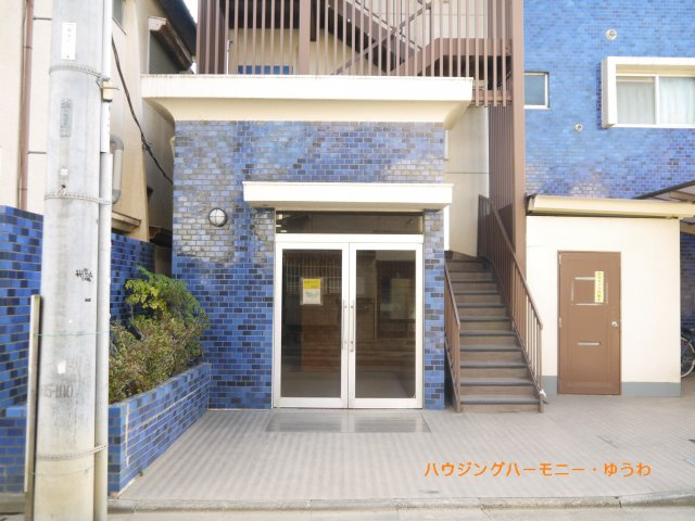 【エントランス】 | リーフハイツ | 清廉としている雰囲気があります。