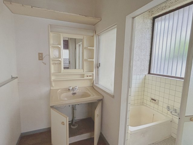 富士市川成島　R　中古戸建の独立洗面台