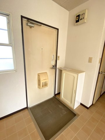 グランメール葛岡Bの玄関