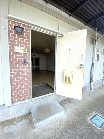 グランメール葛岡Bの玄関