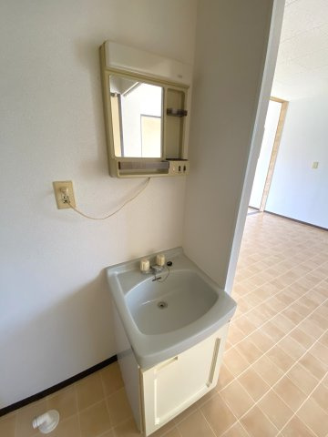 グランメール葛岡Bの独立洗面台