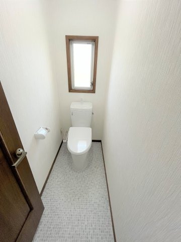 【トイレ】 | 仲介手数料無料！西岐波小学校に通えるリフォーム済み中古住宅　宇部市西岐波 | 落ち着いたトイレです